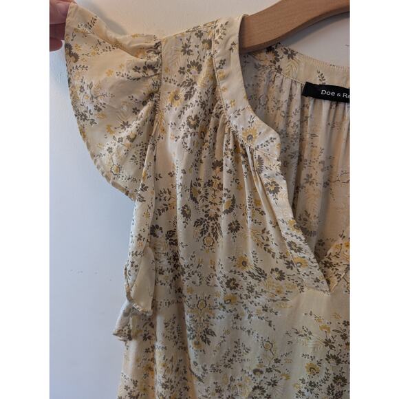 Doe & Rae Cream Floral V Neck Blouse - Picture 4 of 9